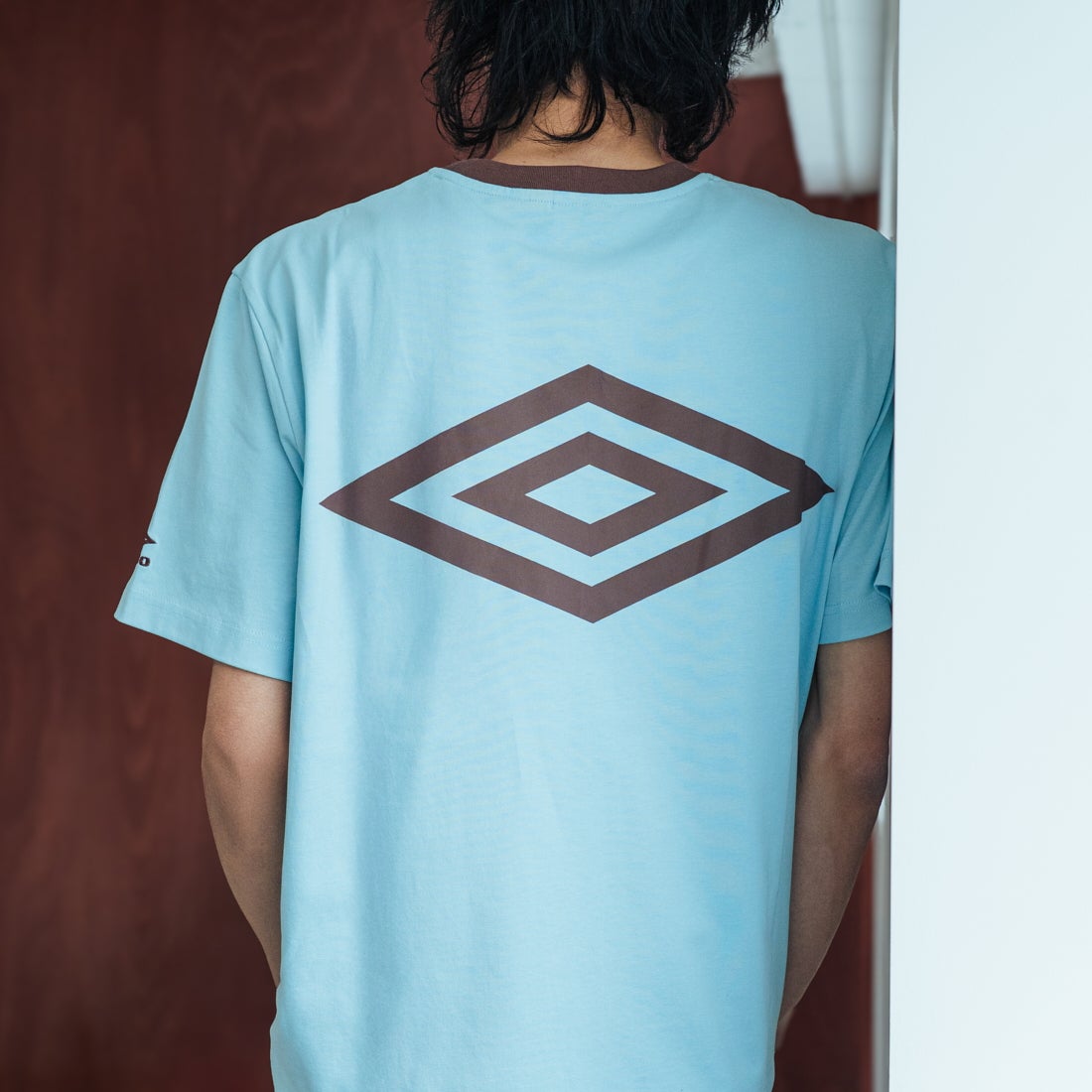 UMBRO [アンブロ] 別注 バックプリント コンパクトTシャツ [UMNK26SS-PO02-JF] BLUE