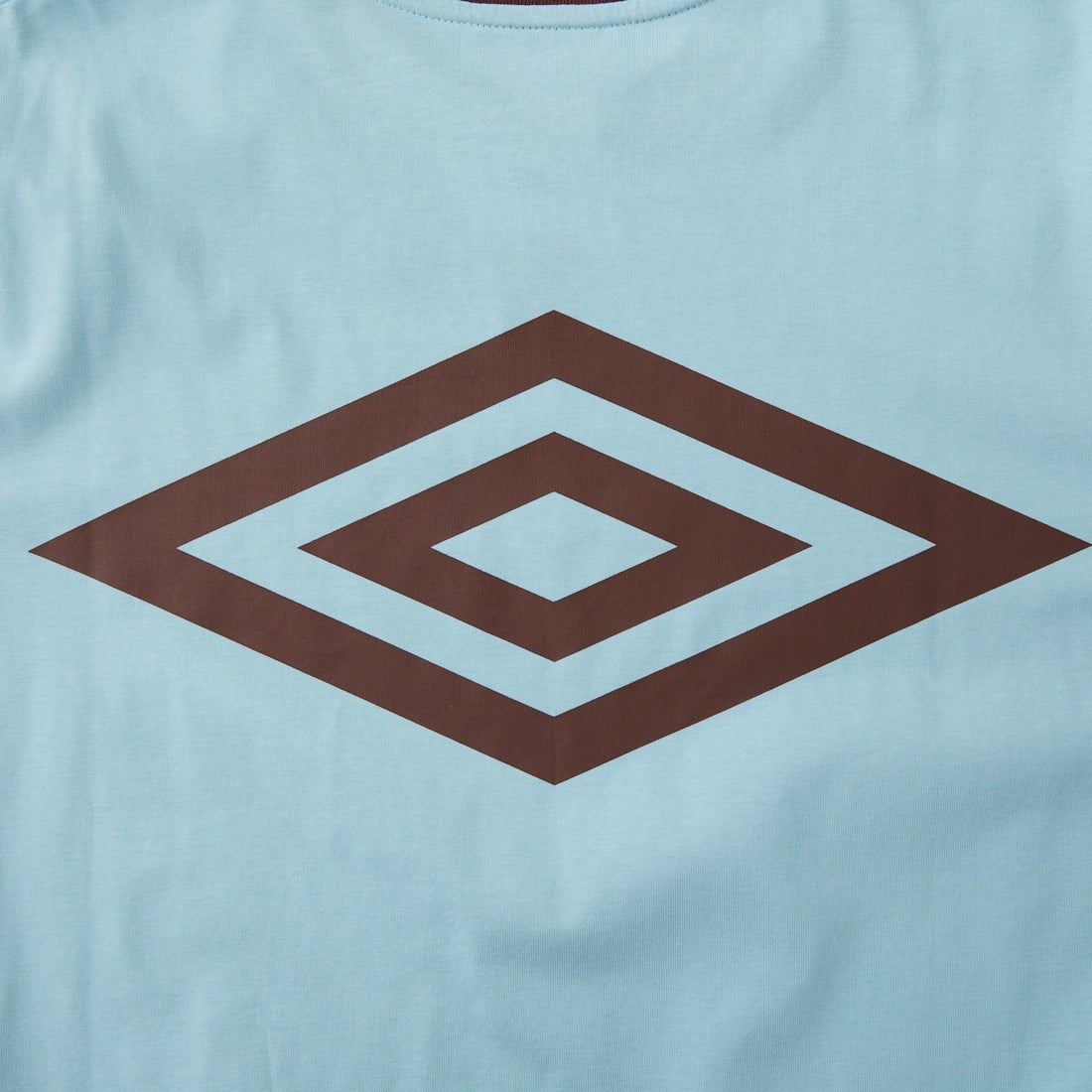 UMBRO [アンブロ] 別注 バックプリント コンパクトTシャツ [UMNK26SS-PO02-JF] BLUE