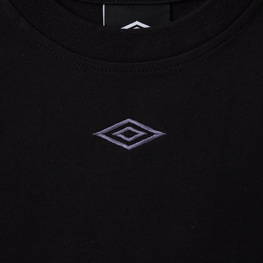 UMBRO [アンブロ] 別注 バックプリント コンパクトTシャツ [UMNK26SS-PO02-JF] BLACK