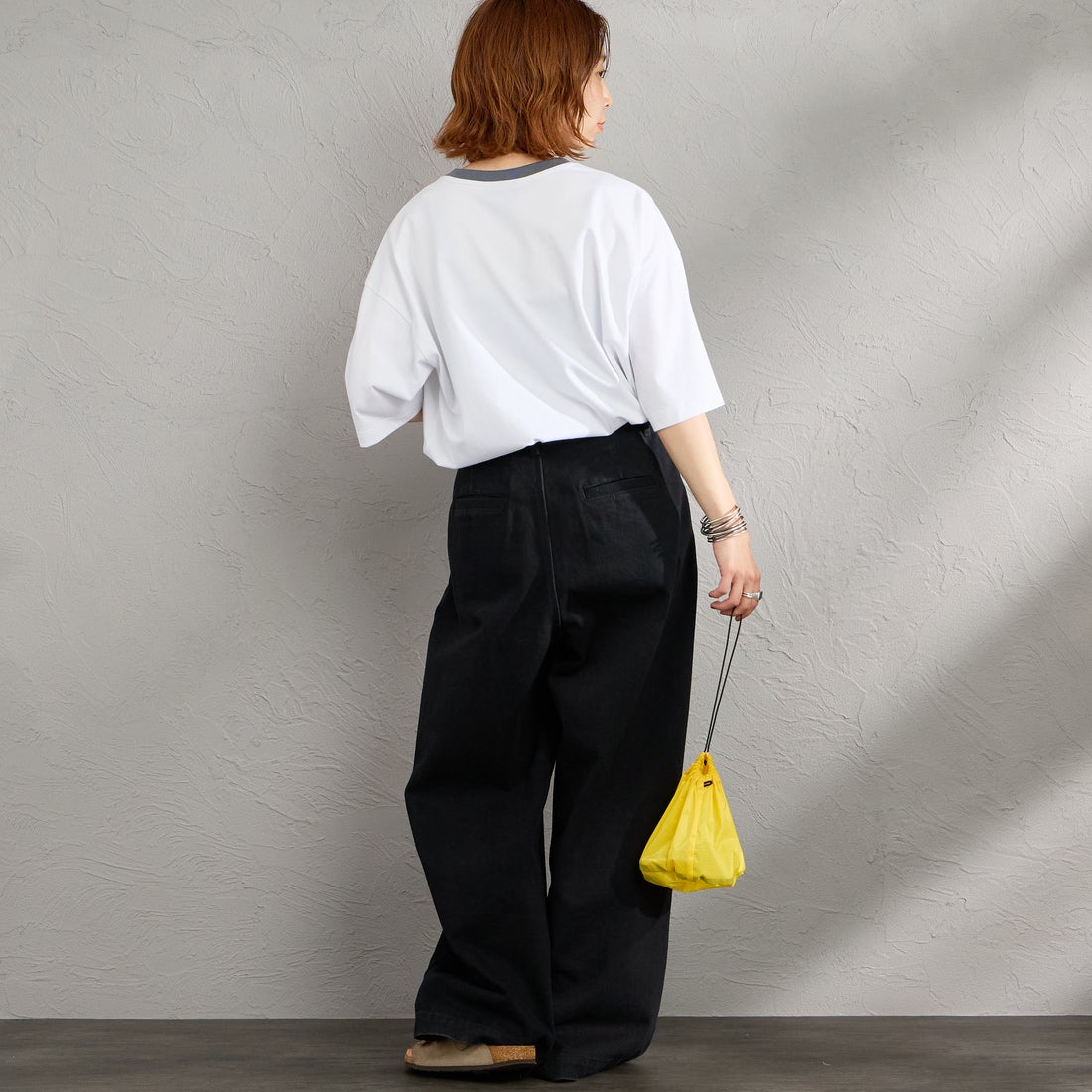 UMBRO [アンブロ] 別注 ワンポイント刺繍ロゴ ショートスリーブTシャツ [UMNK26SS-PO03-JF] WHITE &&モデル身長：158cm 着用サイズ：S&&