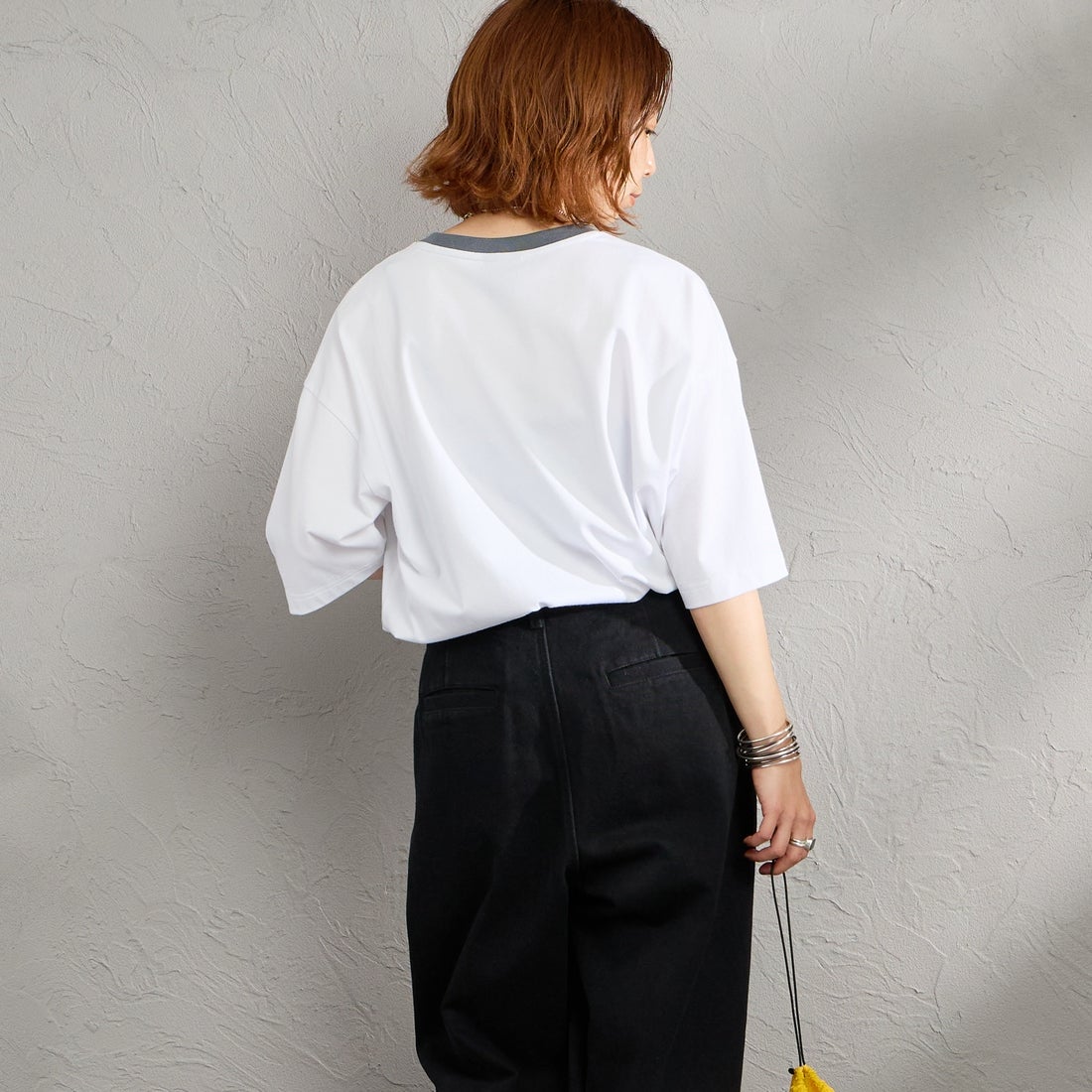 UMBRO [アンブロ] 別注 ワンポイント刺繍ロゴ ショートスリーブTシャツ [UMNK26SS-PO03-JF] WHITE &&モデル身長：158cm 着用サイズ：S&&