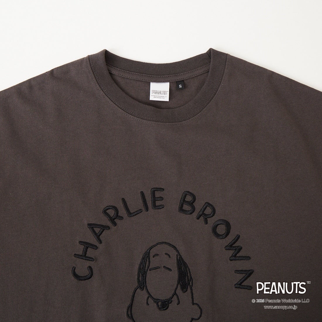 PEANUTS × JEANS FACTORY [ピーナッツ × ジーンズファクトリー] チャーリー・ブラウン / スヌーピー / 刺繍プリントTシャツ [JFC-262-049] SUMIKURO