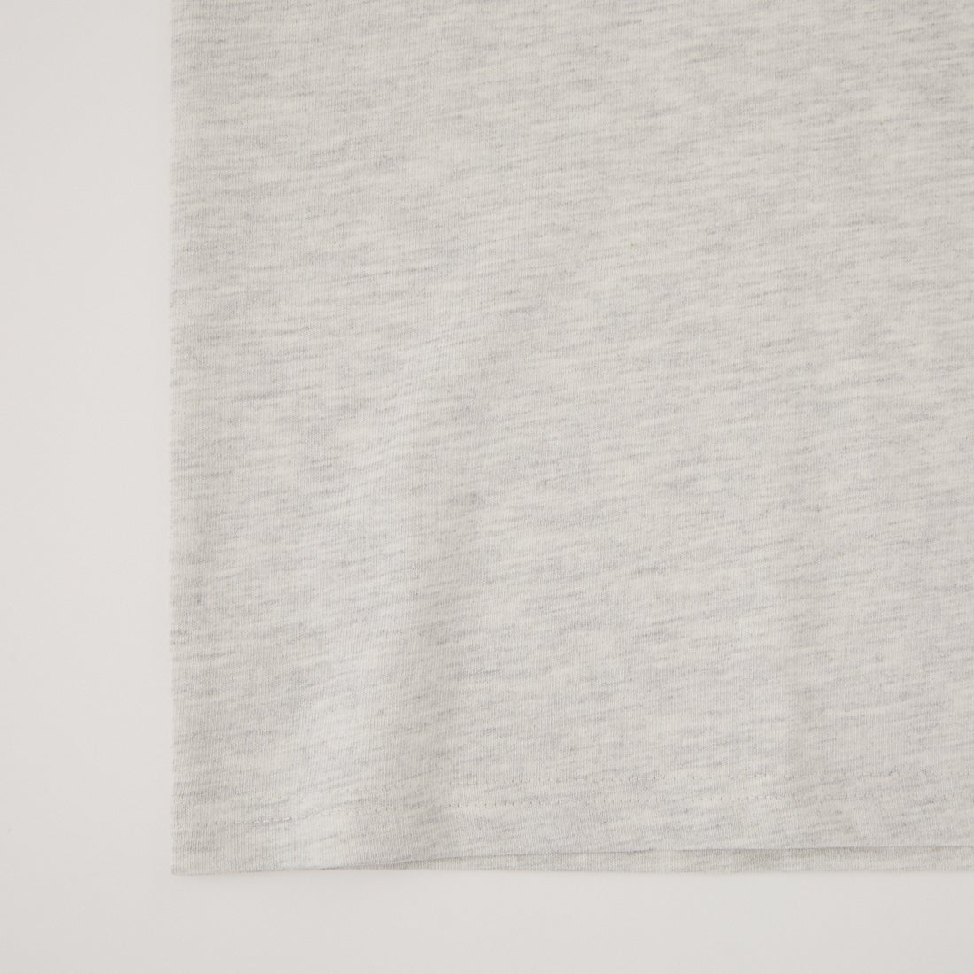 PEANUTS × JEANS FACTORY [ピーナッツ × ジーンズファクトリー] チャーリー・ブラウン / ハート刺繍プリントTシャツ [JFC-262-047] ASH