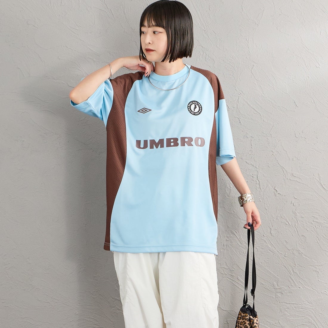 UMBRO [アンブロ] 別注 メッシュ切り替え ゲームシャツ [UMNK26SS-GS01-JF] BLUE &&モデル身長：150cm 着用サイズ：S&&
