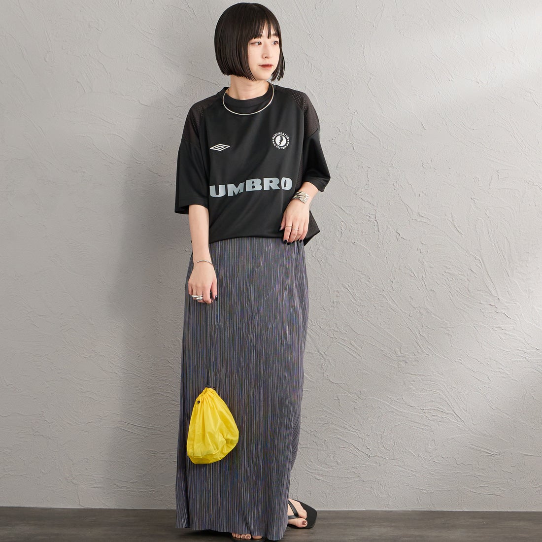 UMBRO [アンブロ] 別注 メッシュ切り替え ゲームシャツ [UMNK26SS-GS01-JF] BLACK &&モデル身長：150cm 着用サイズ：S&&