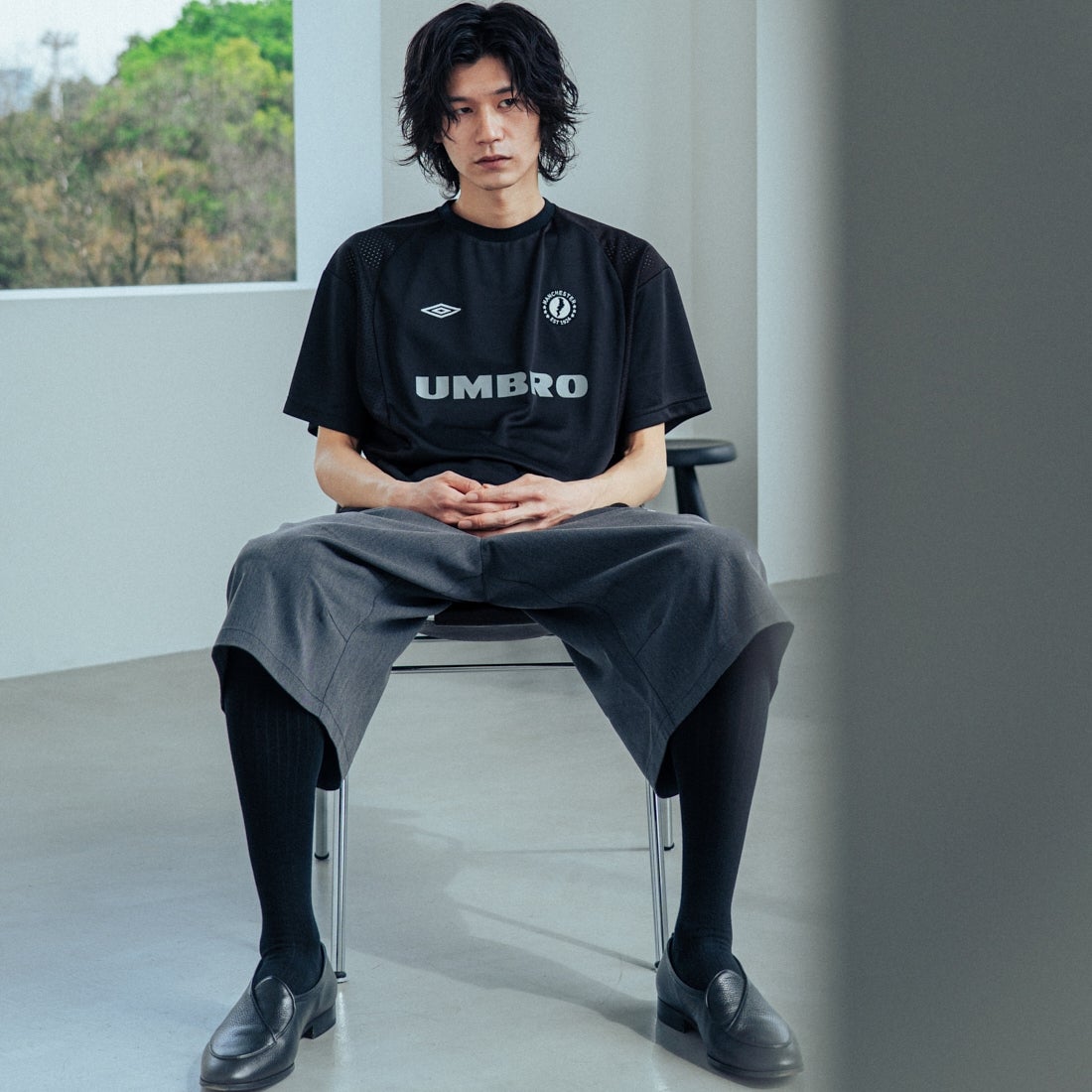UMBRO [アンブロ] 別注 メッシュ切り替え ゲームシャツ [UMNK26SS-GS01-JF] BLACK &&モデル身長：182cm 着用サイズ：L&&