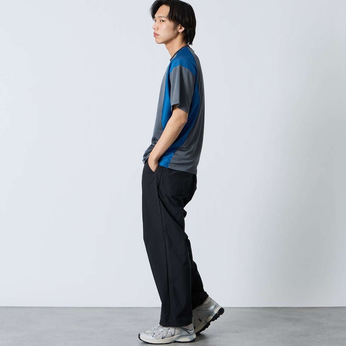 UMBRO [アンブロ] 別注 メッシュ切り替え ゲームシャツ [UMNK26SS-GS01-JF] CHARCOAL &&モデル身長：179cm 着用サイズ：L&&