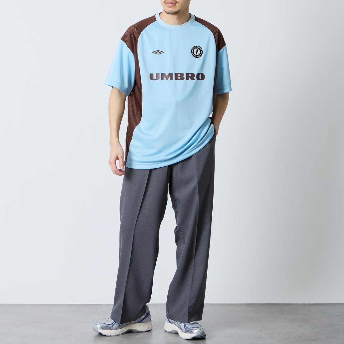UMBRO [アンブロ] 別注 メッシュ切り替え ゲームシャツ [UMNK26SS-GS01-JF] BLUE &&モデル身長：168cm 着用サイズ：L&&