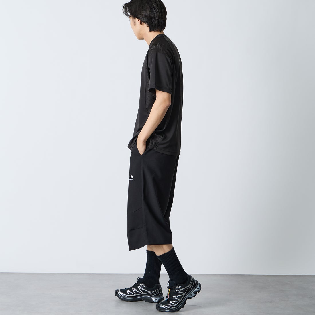 UMBRO [アンブロ] 別注 メッシュ切り替え ゲームシャツ [UMNK26SS-GS01-JF] BLACK &&モデル身長：179cm 着用サイズ：L&&