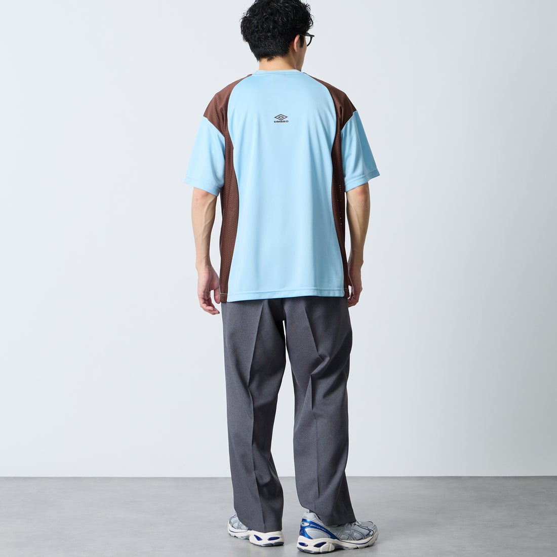 UMBRO [アンブロ] 別注 メッシュ切り替え ゲームシャツ [UMNK26SS-GS01-JF] BLUE &&モデル身長：168cm 着用サイズ：L&&