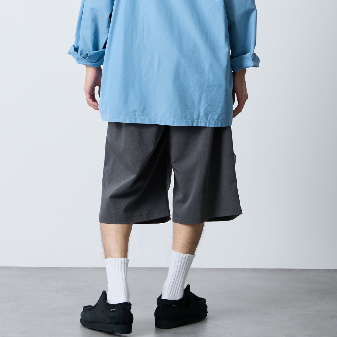 UMBRO [アンブロ] 別注 ワンポイント刺繍ロゴ バギーショートパンツ [17026S-PT01NK-JF] GRAY &&モデル身長：168cm 着用サイズ：L&&