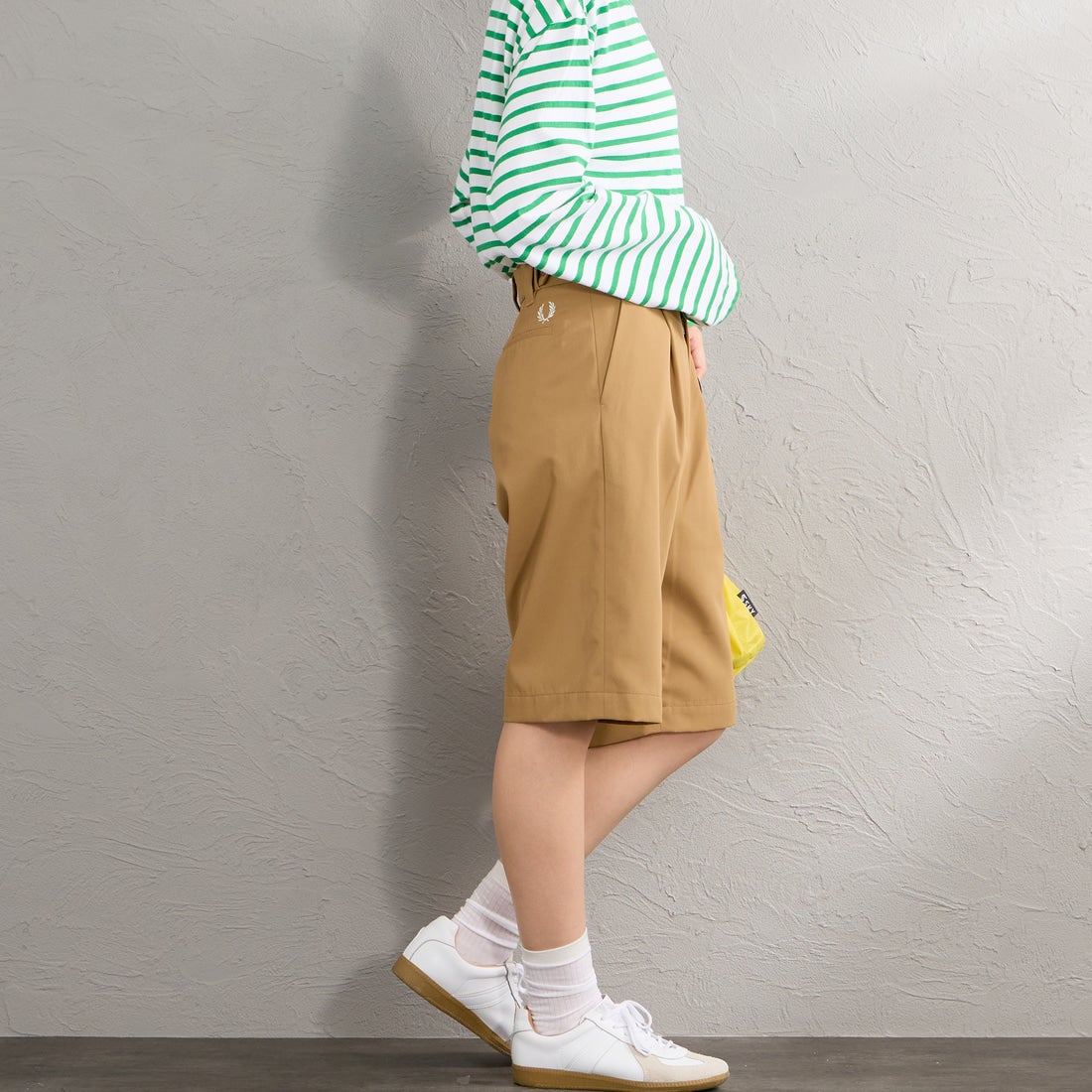 FRED PERRY [フレッドペリー] 別注 ワンポイントロゴ刺繍 テニストラウザーバミューダショーツ [FPM-26S-048JF]  SHADED STO &&モデル身長：162cm 着用サイズ：XS&&