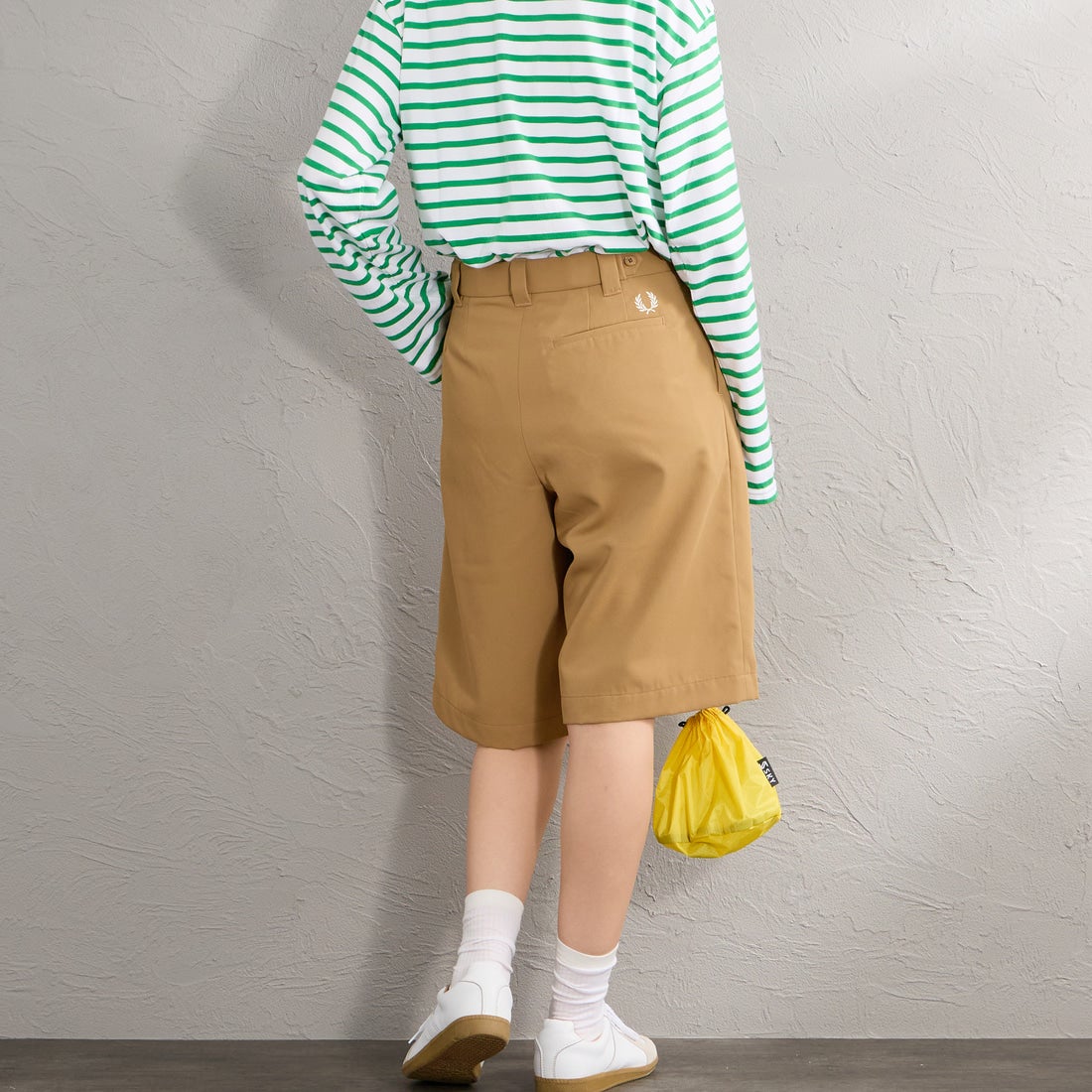 FRED PERRY [フレッドペリー] 別注 ワンポイントロゴ刺繍 テニストラウザーバミューダショーツ [FPM-26S-048JF]  SHADED STO &&モデル身長：162cm 着用サイズ：XS&&