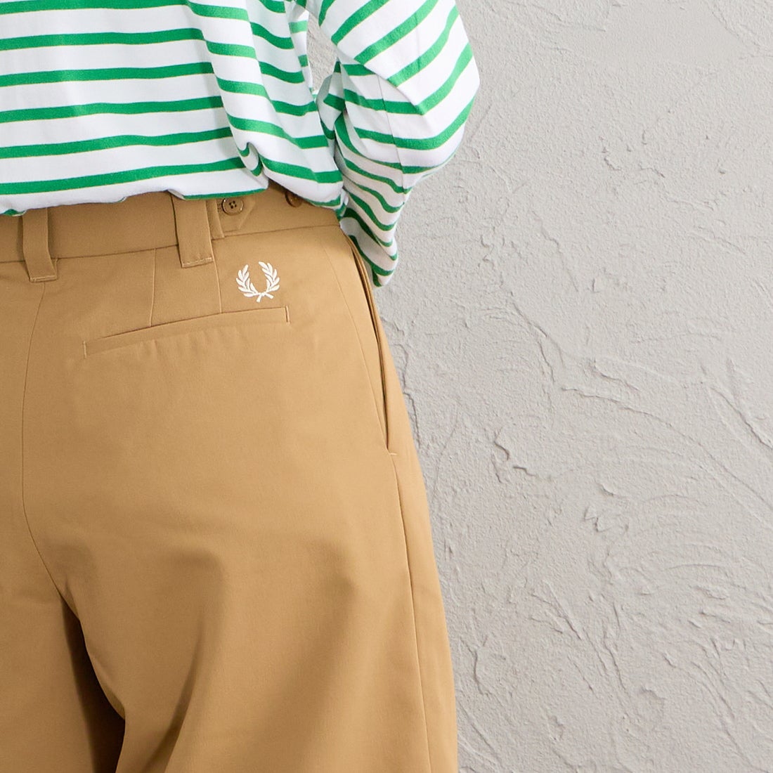 FRED PERRY [フレッドペリー] 別注 ワンポイントロゴ刺繍 テニストラウザーバミューダショーツ [FPM-26S-048JF]  SHADED STO &&モデル身長：162cm 着用サイズ：XS&&