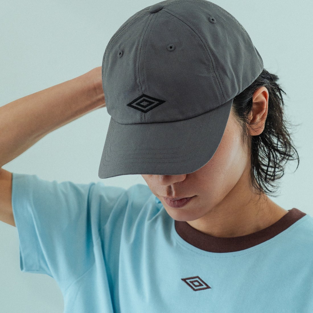 UMBRO [アンブロ] 別注 ワンポイント刺繍ロゴキャップ [SLG-05164-JF] 34 CHARCOA