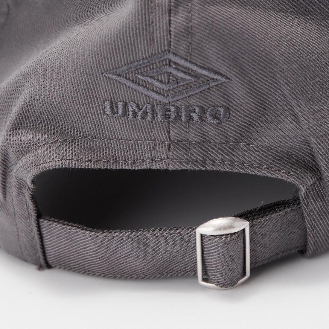 UMBRO [アンブロ] 別注 ワンポイント刺繍ロゴキャップ [SLG-05164-JF] 34 CHARCOA