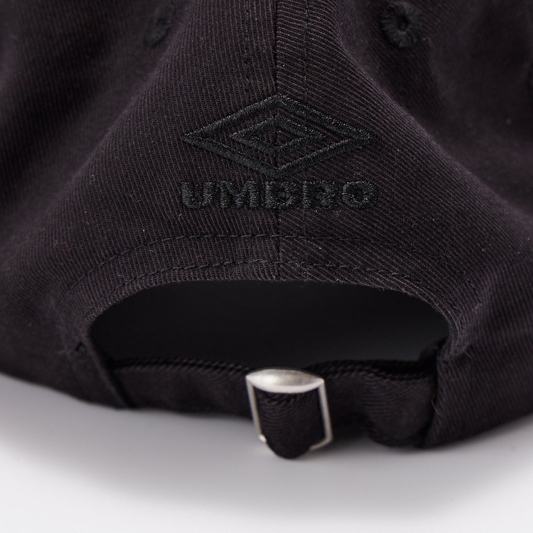 UMBRO [アンブロ] 別注 ワンポイント刺繍ロゴキャップ [SLG-05164-JF] 48 BLACK