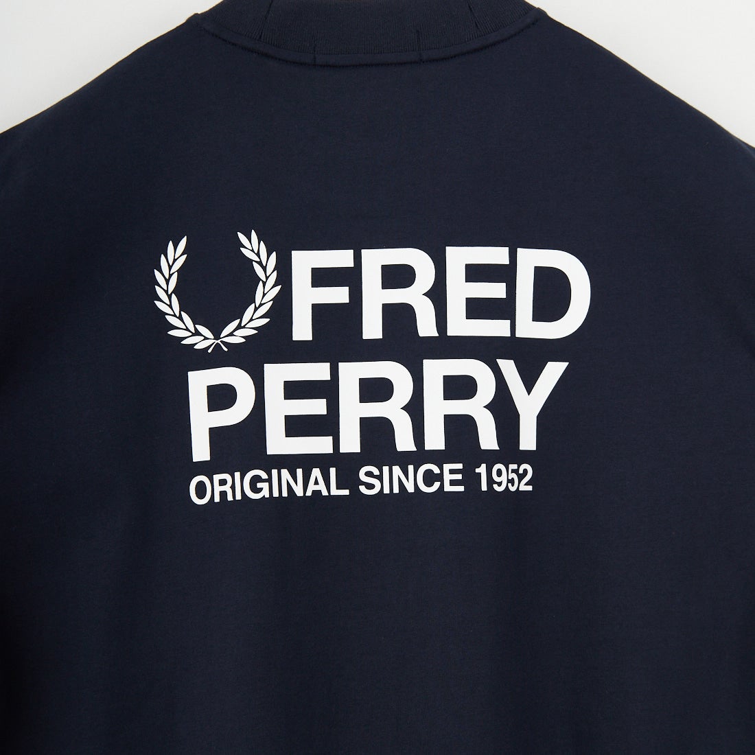 FRED PERRY [フレッドペリー] ブランドロゴバックプリントTシャツ [M2475] 608 NAVY