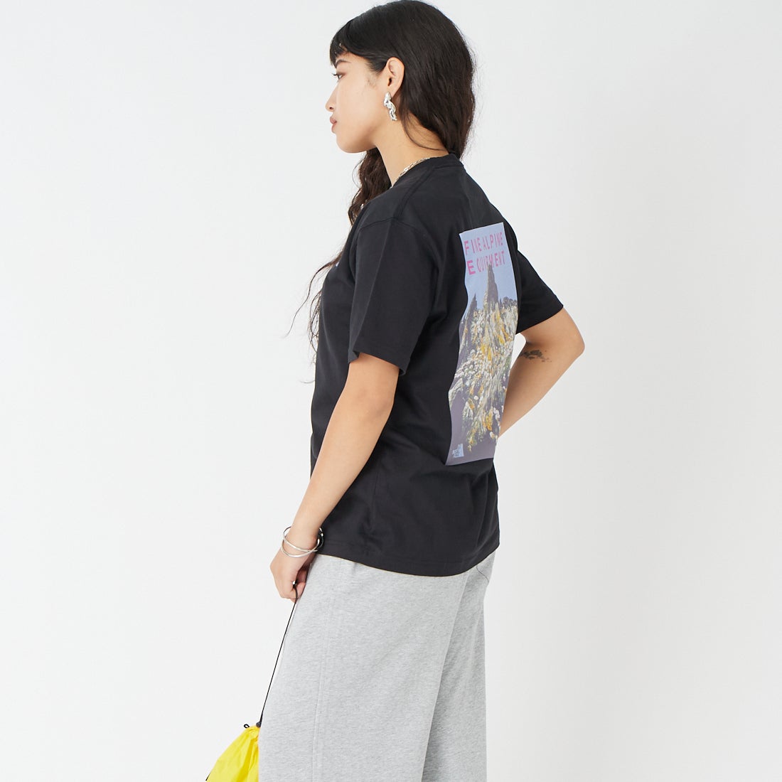 THE NORTH FACE [ザ ノースフェイス] ショートスリーブマウンテンフラワーTシャツ [NT32650] K &&モデル身長：162cm 着用サイズ：S&&