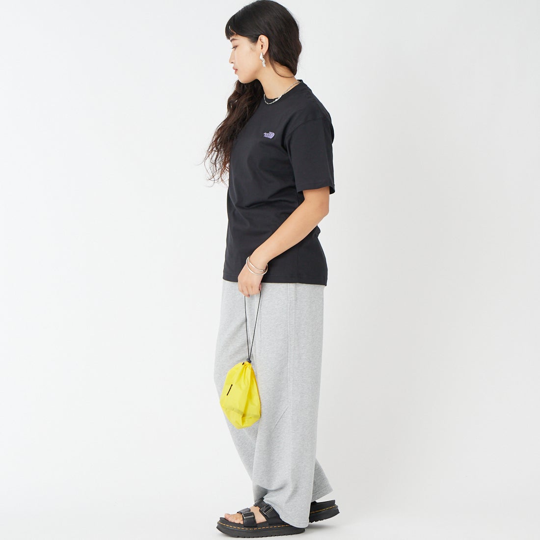 THE NORTH FACE [ザ ノースフェイス] ショートスリーブマウンテンフラワーTシャツ [NT32650] K &&モデル身長：162cm 着用サイズ：S&&