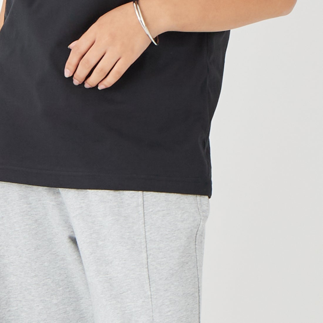 THE NORTH FACE [ザ ノースフェイス] ショートスリーブマウンテンフラワーTシャツ [NT32650] K &&モデル身長：162cm 着用サイズ：S&&