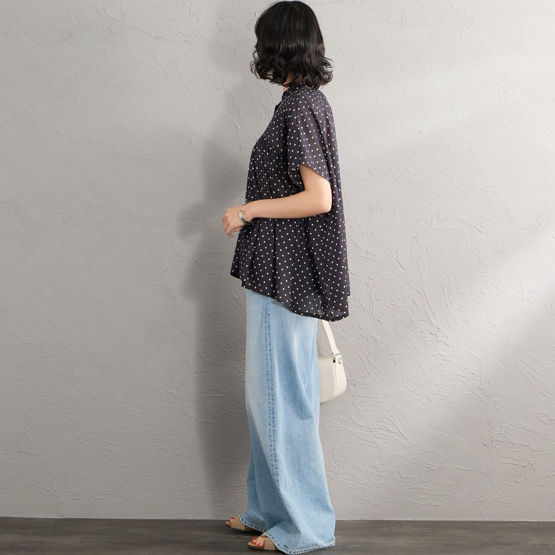 soil [ソイル] 80sコットンボイルドットプリント フレンチスリーブシャツ [NSL26051] 990M BLK &&モデル身長：162cm 着用サイズ：1&&