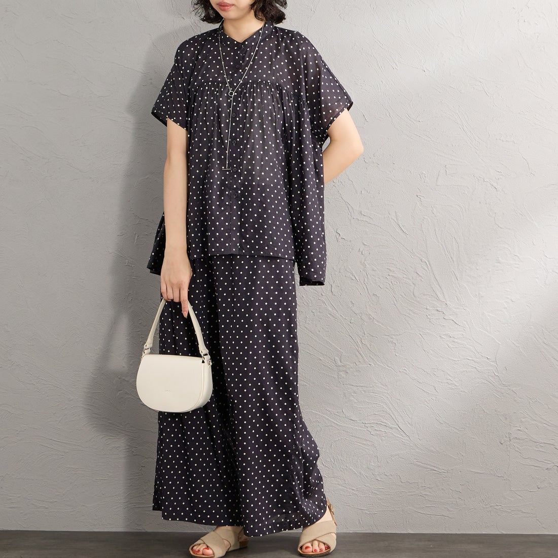 soil [ソイル] 80sコットンボイルドットプリント フレンチスリーブシャツ [NSL26051] 990M BLK &&モデル身長：162cm 着用サイズ：1&&