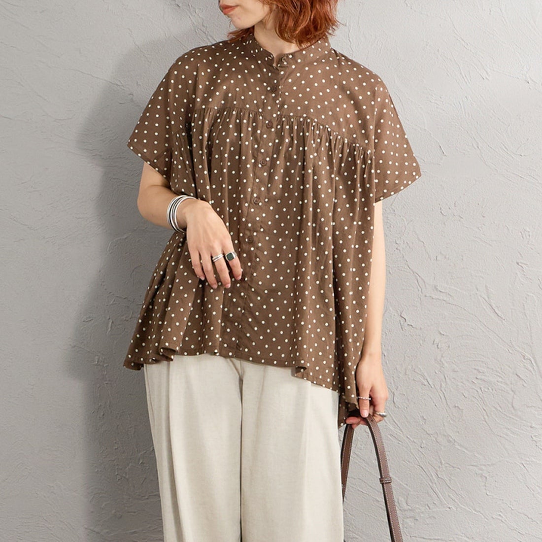 soil [ソイル] 80sコットンボイルドットプリント フレンチスリーブシャツ [NSL26051] 870M BRN &&モデル身長：158cm 着用サイズ：1&&