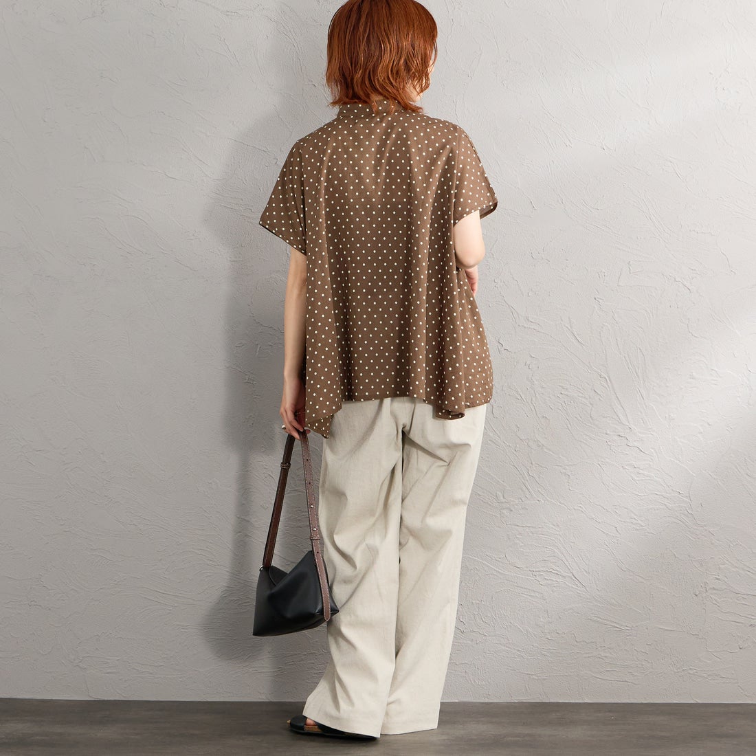 soil [ソイル] 80sコットンボイルドットプリント フレンチスリーブシャツ [NSL26051] 870M BRN &&モデル身長：158cm 着用サイズ：1&&
