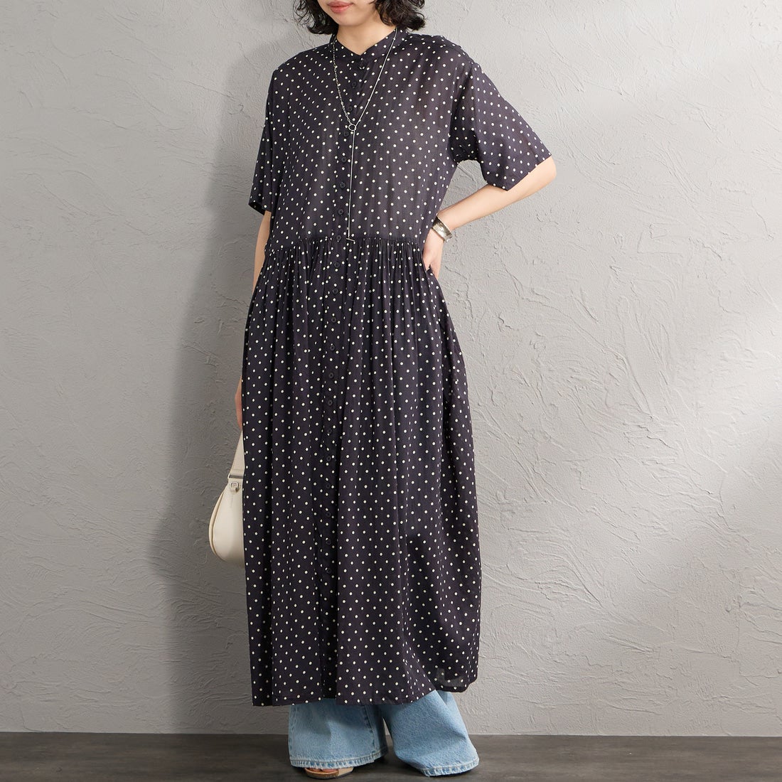 soil [ソイル] 80sコットンボイルドットプリント バンドカラーシャツドレス [NSL26054] 990M BLK &&モデル身長：162cm 着用サイズ：2&&