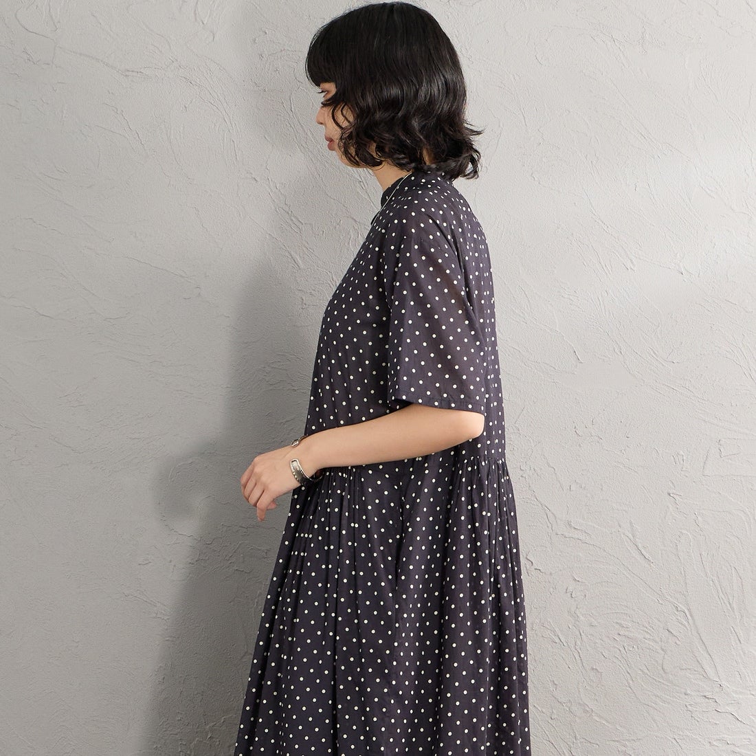 soil [ソイル] 80sコットンボイルドットプリント バンドカラーシャツドレス [NSL26054] 990M BLK &&モデル身長：162cm 着用サイズ：2&&