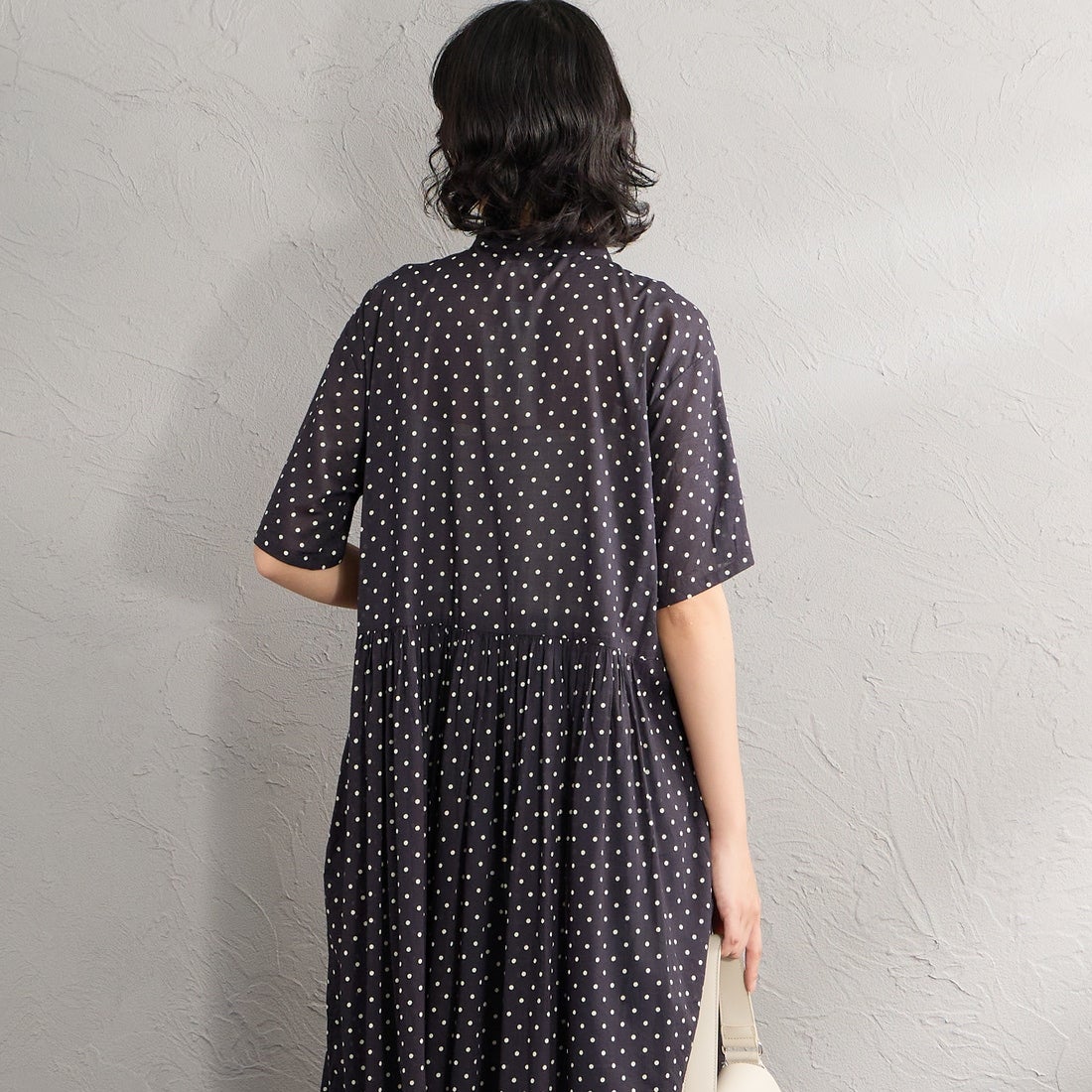 soil [ソイル] 80sコットンボイルドットプリント バンドカラーシャツドレス [NSL26054] 990M BLK &&モデル身長：162cm 着用サイズ：2&&
