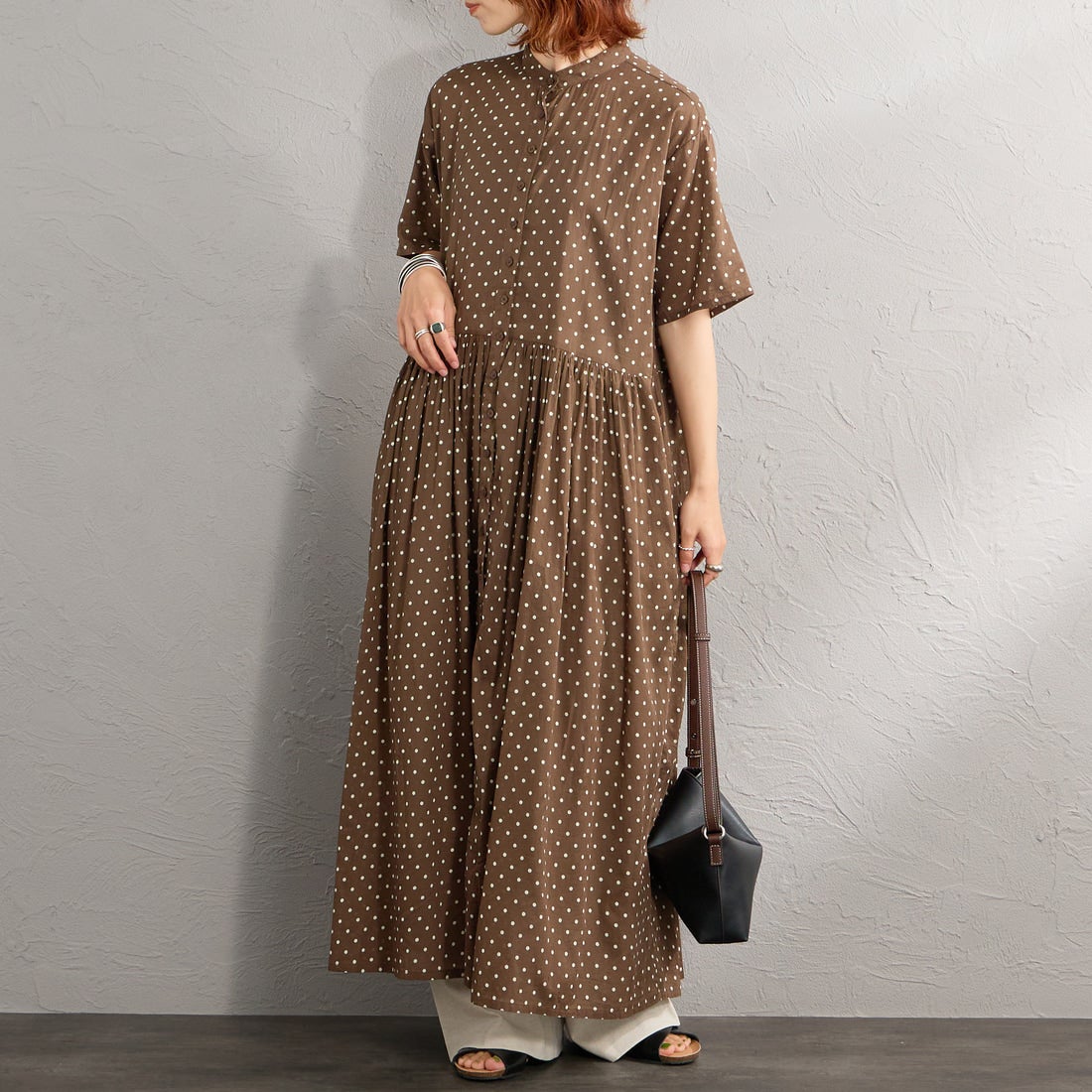 soil [ソイル] 80sコットンボイルドットプリント バンドカラーシャツドレス [NSL26054] 870M BRN &&モデル身長：158cm 着用サイズ：2&&
