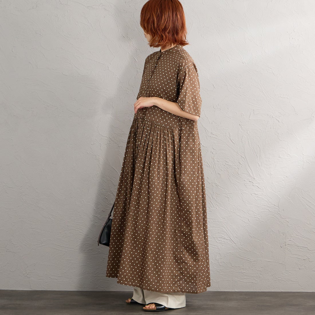 soil [ソイル] 80sコットンボイルドットプリント バンドカラーシャツドレス [NSL26054] 870M BRN &&モデル身長：158cm 着用サイズ：2&&