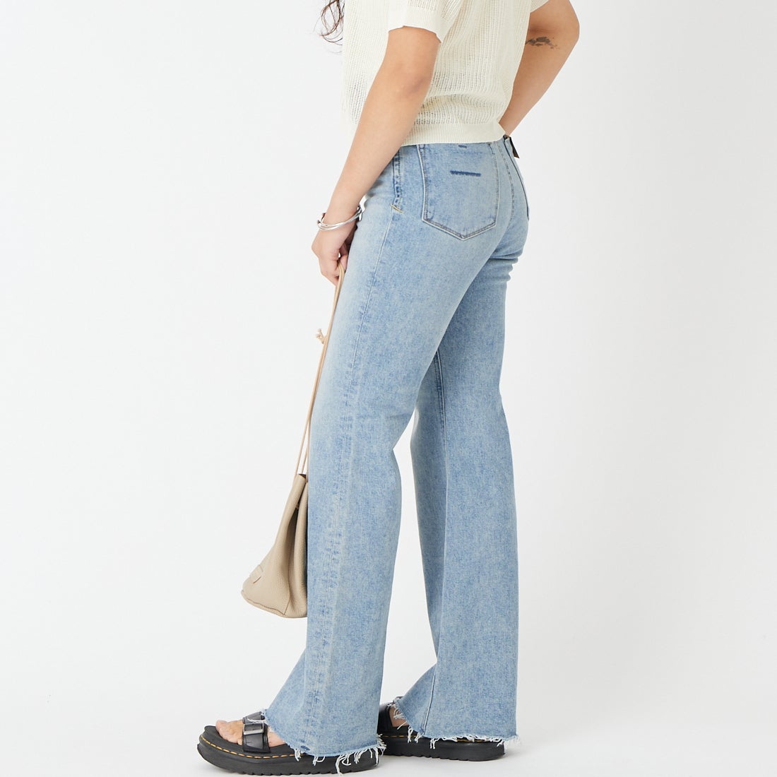 YANUK [ヤヌーク] フレアデニム CLAIRE [57161331] CVS &&モデル身長：162cm 着用サイズ：22&&
