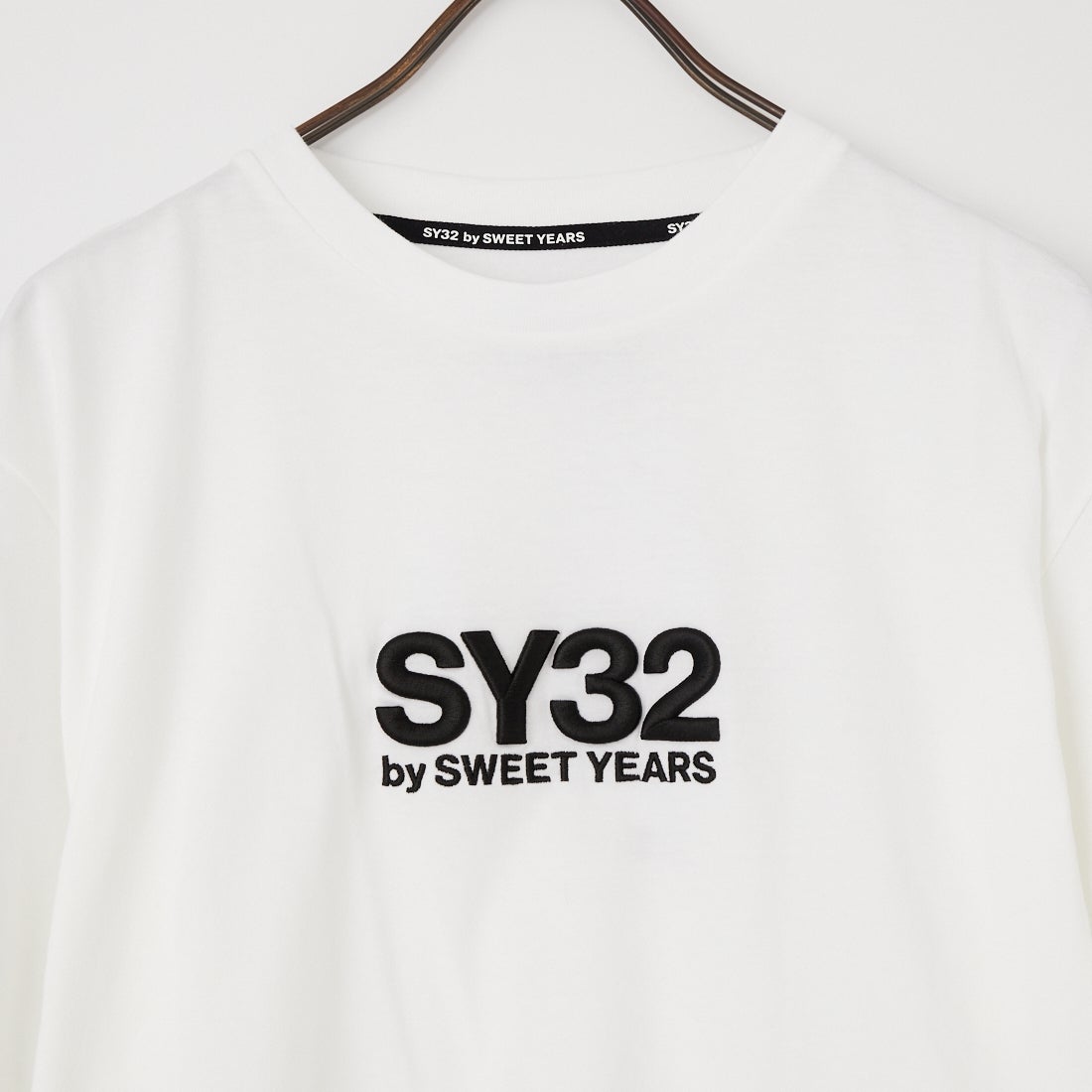 SY32 [エスワイサーティトゥ] 3D刺繍ショートスリーブTシャツ [32-26SN1-49] WHITE