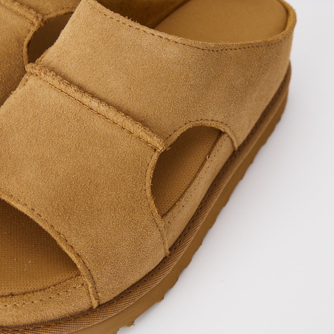 UGG [アグ] ゴールデンスター ハイ カットアウト スライド [1175132] CHESTNUT