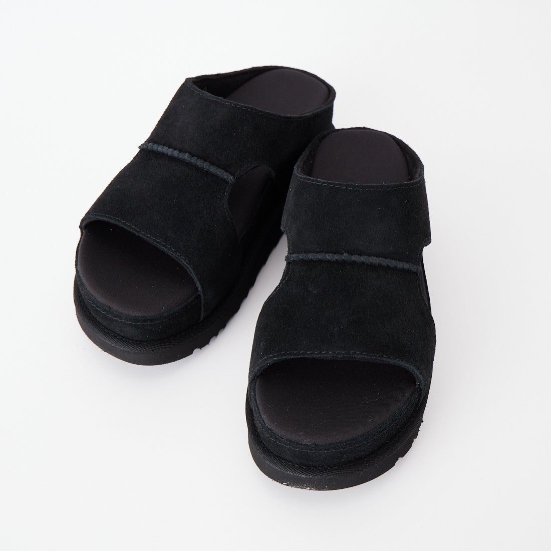 UGG [アグ] ゴールデンスター ハイ カットアウト スライド [1175132] BLACK
