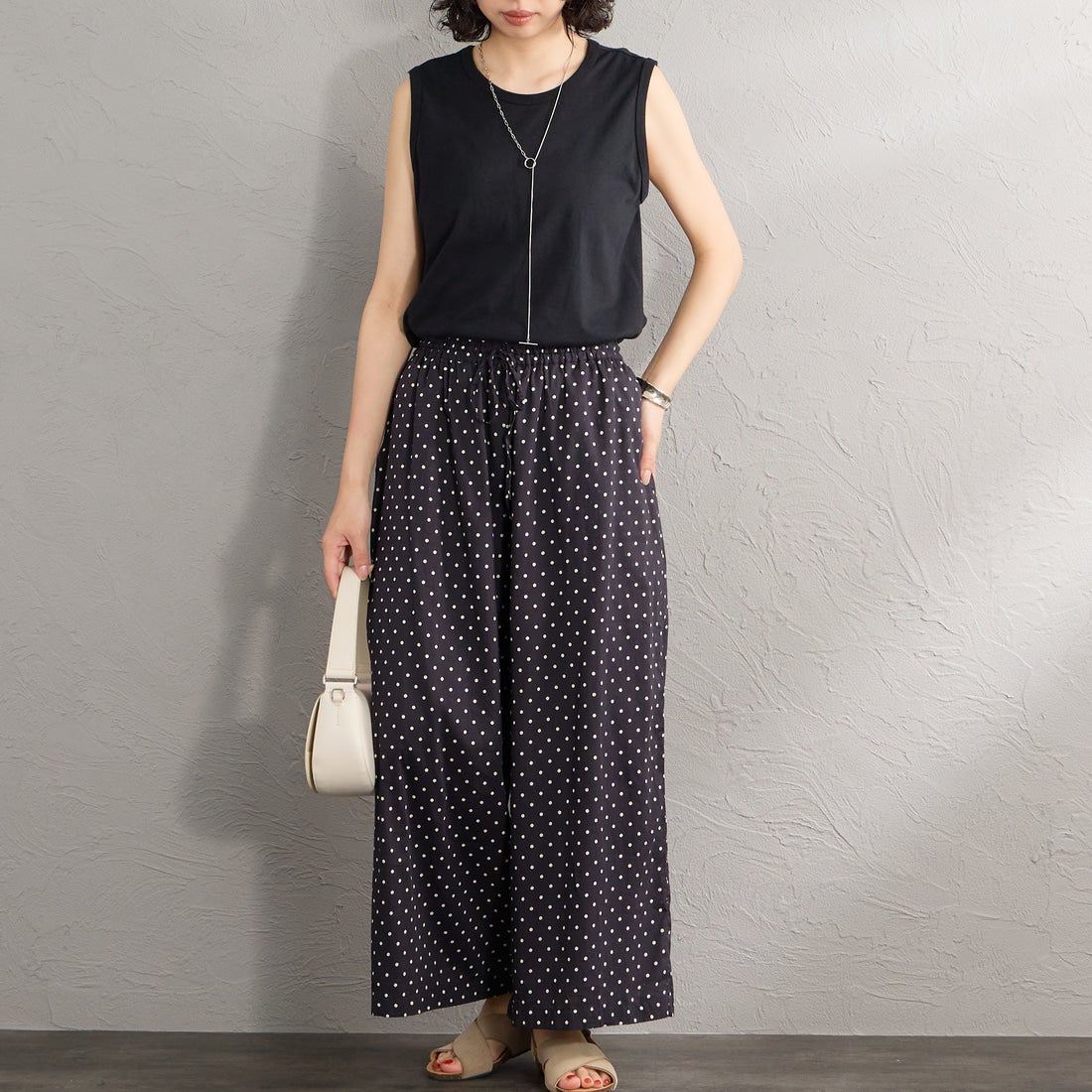 soil [ソイル] 80sコットンボイルドットプリント ワイドイージーパンツ [NSL26055] 990M BLK &&モデル身長：162cm 着用サイズ：2&&