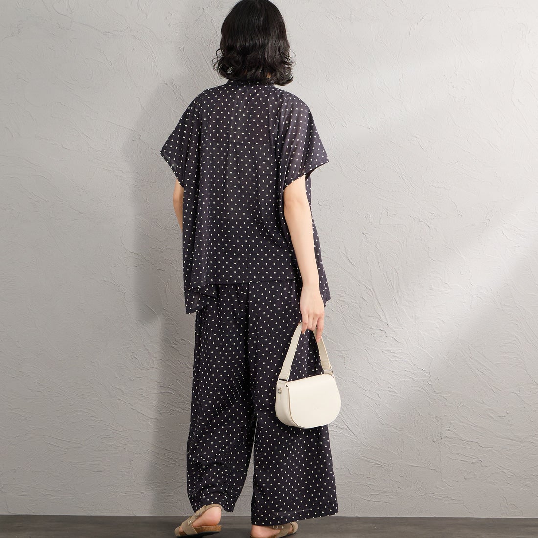 soil [ソイル] 80sコットンボイルドットプリント ワイドイージーパンツ [NSL26055] 990M BLK &&モデル身長：162cm 着用サイズ：2&&
