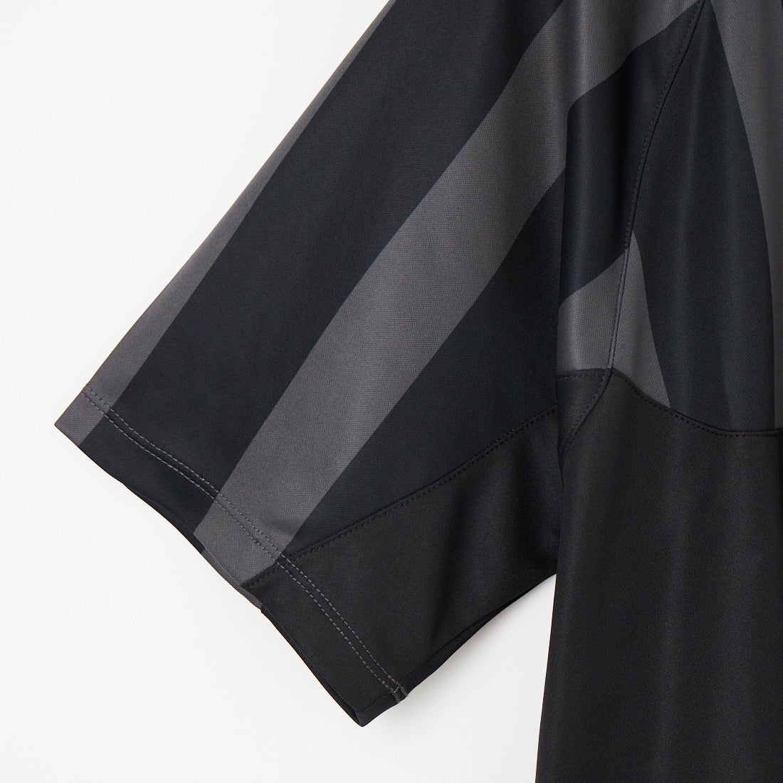 NIKE [ナイキ] NSW オーバーサイズドストライプジャージー [IO0914] 010 BLACK
