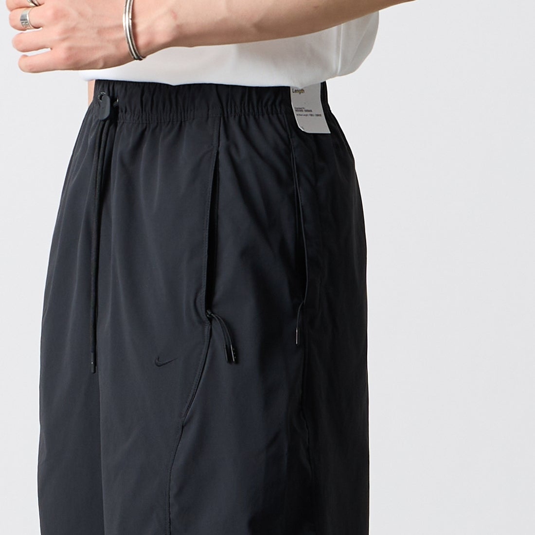NIKE [ナイキ] テック ヘリオス Dri-FIT ショートパンツ [IF1305] 010 BLACK &&モデル身長：177cm 着用サイズ：M&&