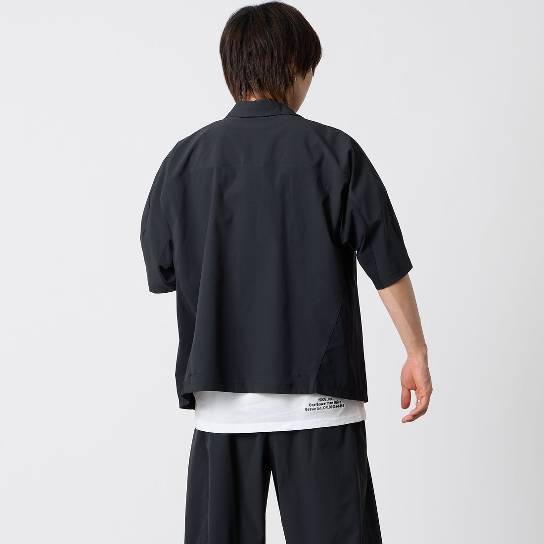 NIKE [ナイキ] テック ヘリオス Dri-FIT ショートスリーブトップ [II2351] 010 BLK/OF &&モデル身長：177cm 着用サイズ：M&&