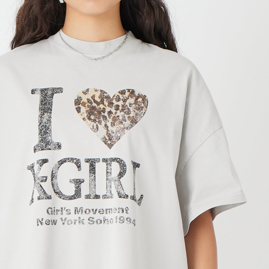 X-girl [エックスガール] I LOVE X-GIRL ビッグTシャツドレス [105262041009] LT GREY &&モデル身長：162cm 着用サイズ：S&&