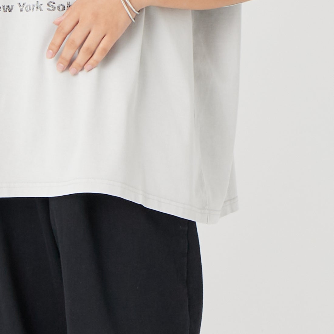 X-girl [エックスガール] I LOVE X-GIRL ビッグTシャツドレス [105262041009] LT GREY &&モデル身長：162cm 着用サイズ：S&&