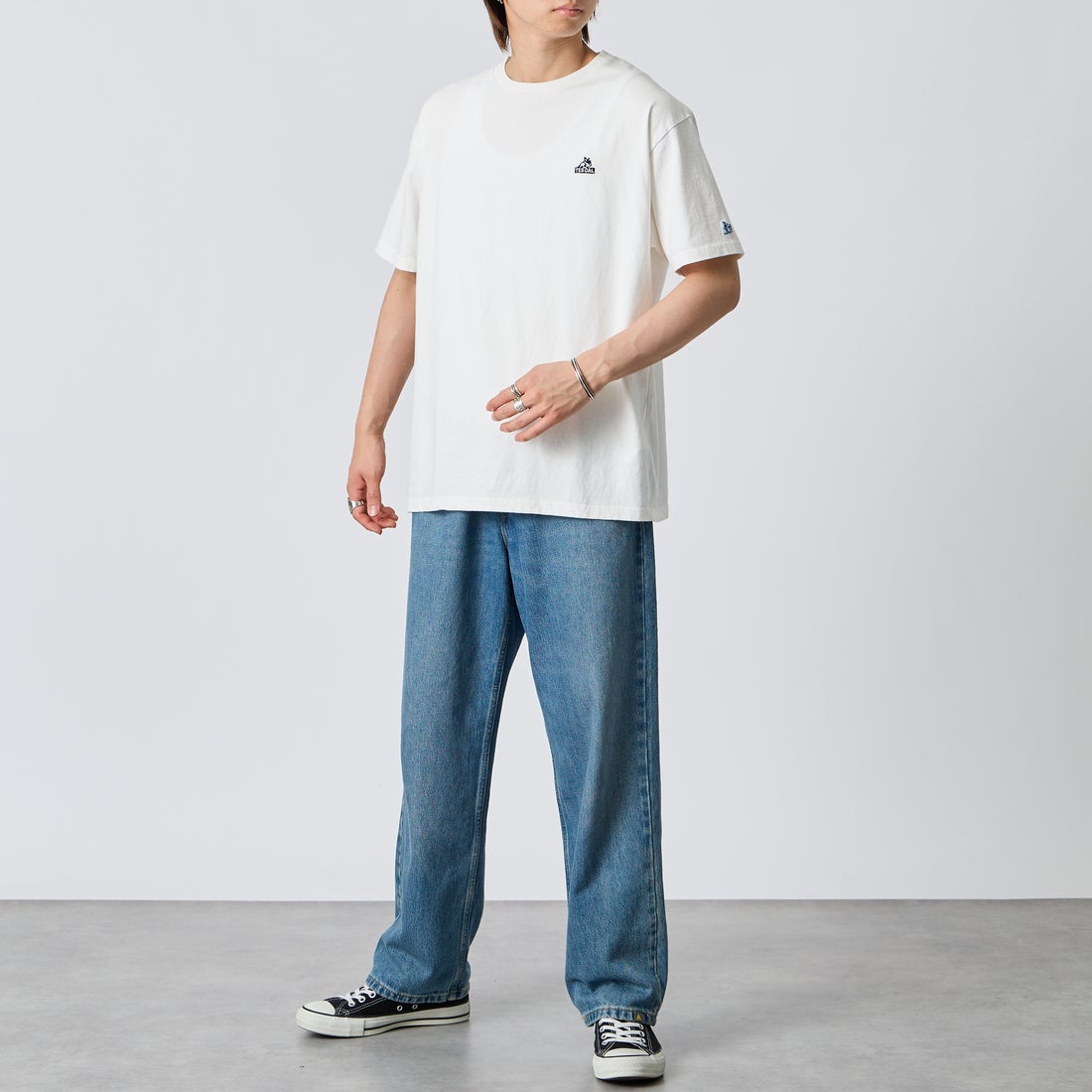 The Endless Summer [エンドレスサマー] 別注 TES CAL ワンポイントロゴ刺繍バックプリントTシャツ [FH-26574503-JF] WHITE &&モデル身長：177cm 着用サイズ：XL&&