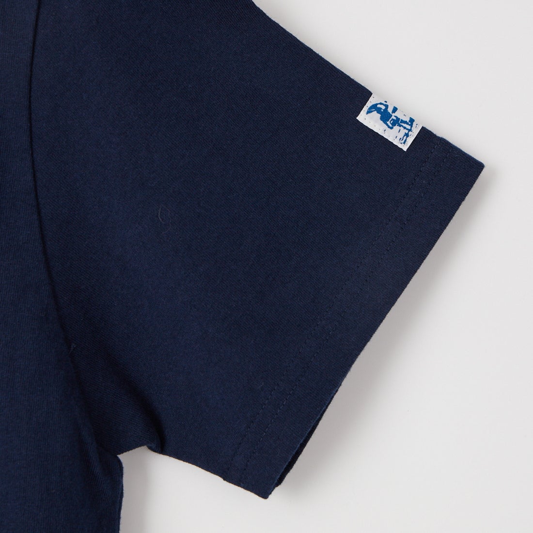 The Endless Summer [エンドレスサマー] 別注 TES CAL ワンポイントロゴ刺繍バックプリントTシャツ [FH-26574503-JF] NAVY