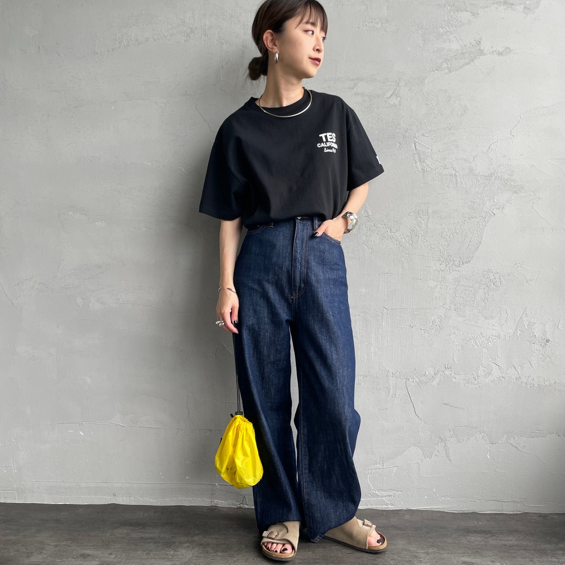 The Endless Summer [エンドレスサマー] 別注 BUHI HUNTINGTON バックプリントTシャツ [FH-26574502-JF] BLACK &&モデル身長：150cm 着用サイズ：S&&