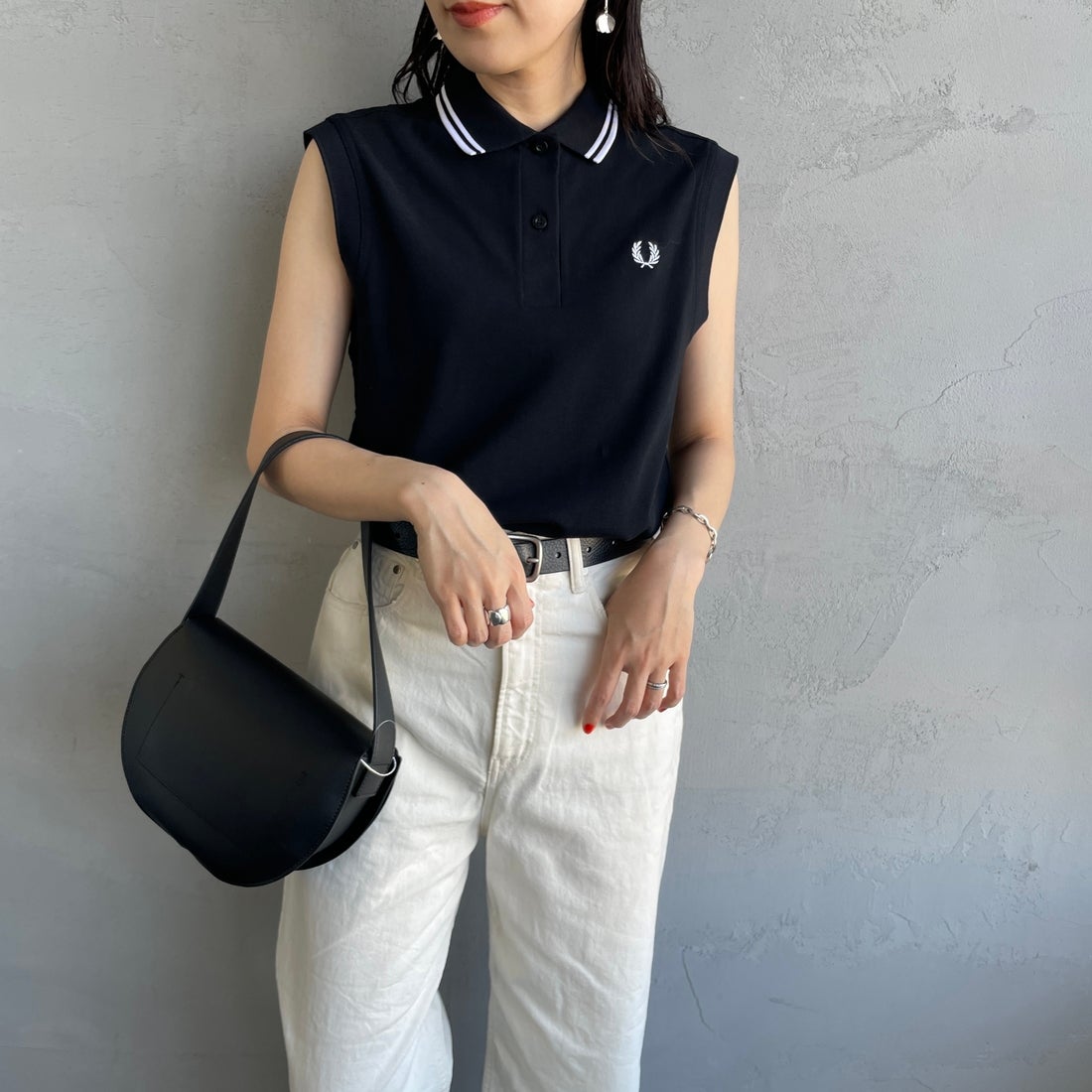 FRED PERRY [フレッドペリー] スリーブレスポロシャツ [G7200] 350 BLACK &&モデル身長：160cm 着用サイズ：10&&