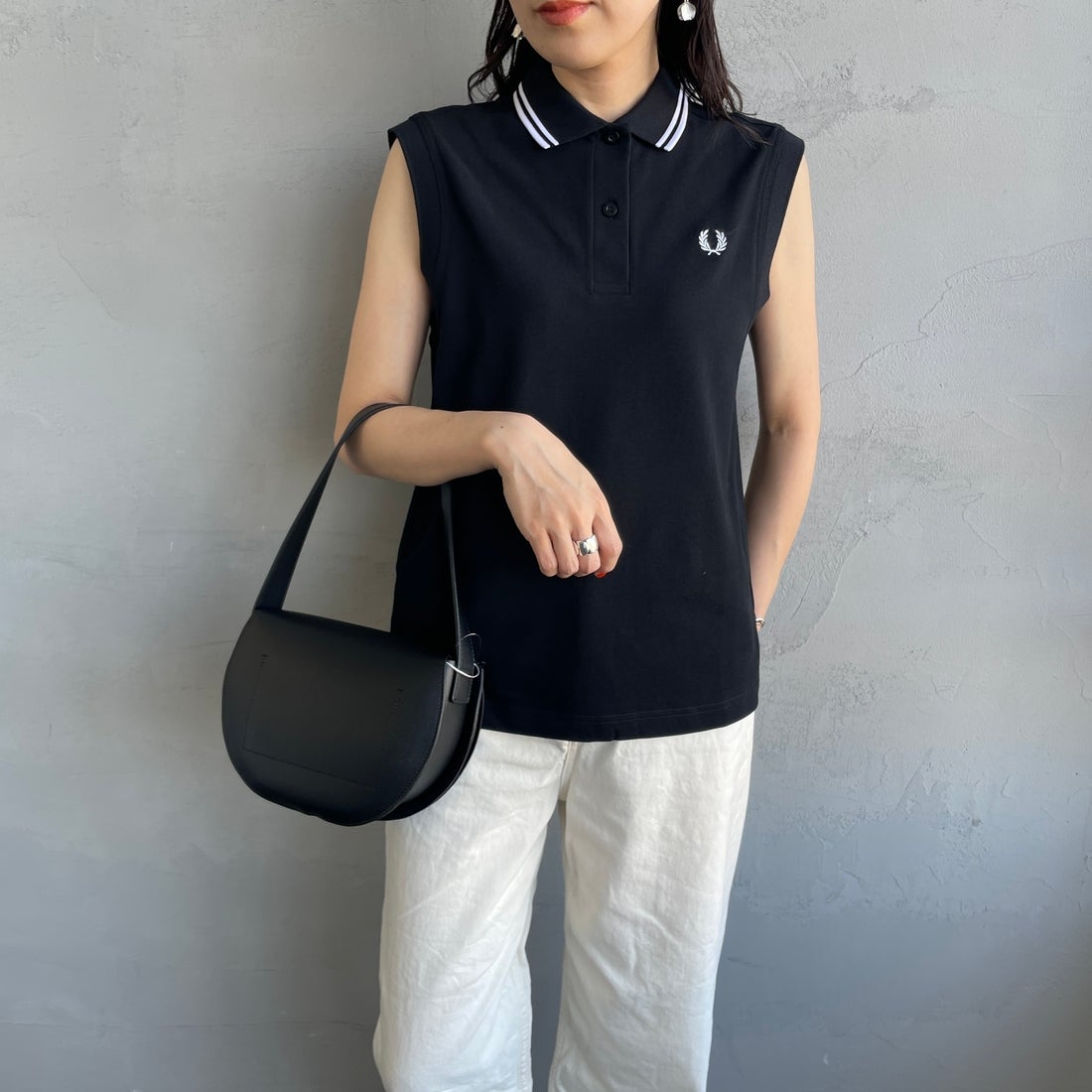 FRED PERRY [フレッドペリー] スリーブレスポロシャツ [G7200] 350 BLACK &&モデル身長：160cm 着用サイズ：10&&